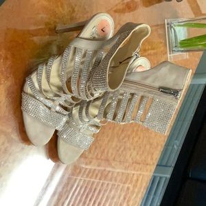 Vince Camuto  Size 7M/71/2  4” heels Shoe